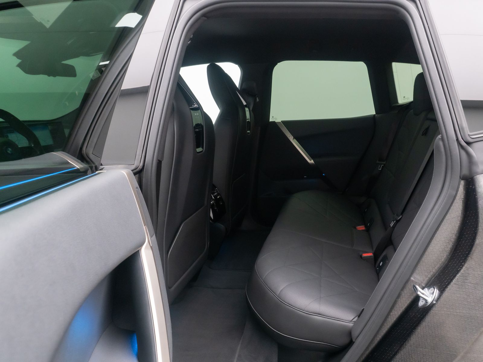 Fahrzeugabbildung BMW iX xD40 Sport 360&deg;DAB AHK Bel&uuml;ftung Komfort 21Zl