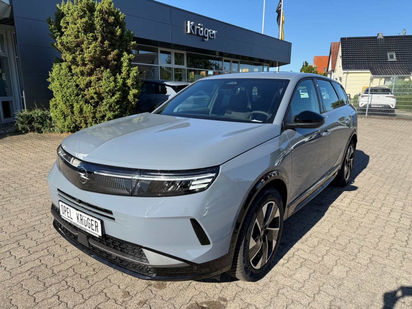 Fahrzeugabbildung Opel Grandland 1.6 Plug-in-Hybrid mit AHK+Allwetter