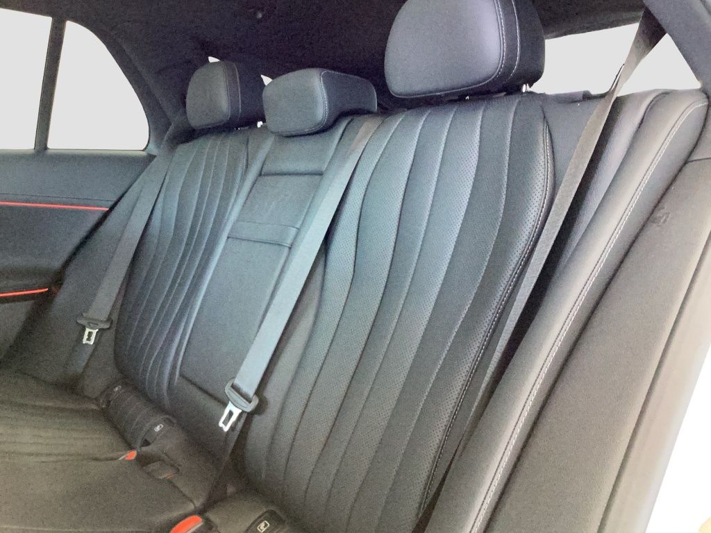Fahrzeugabbildung Mercedes-Benz E 450 d 4M T AMG*AHK*Pano-Dach*Digital Light*KAM