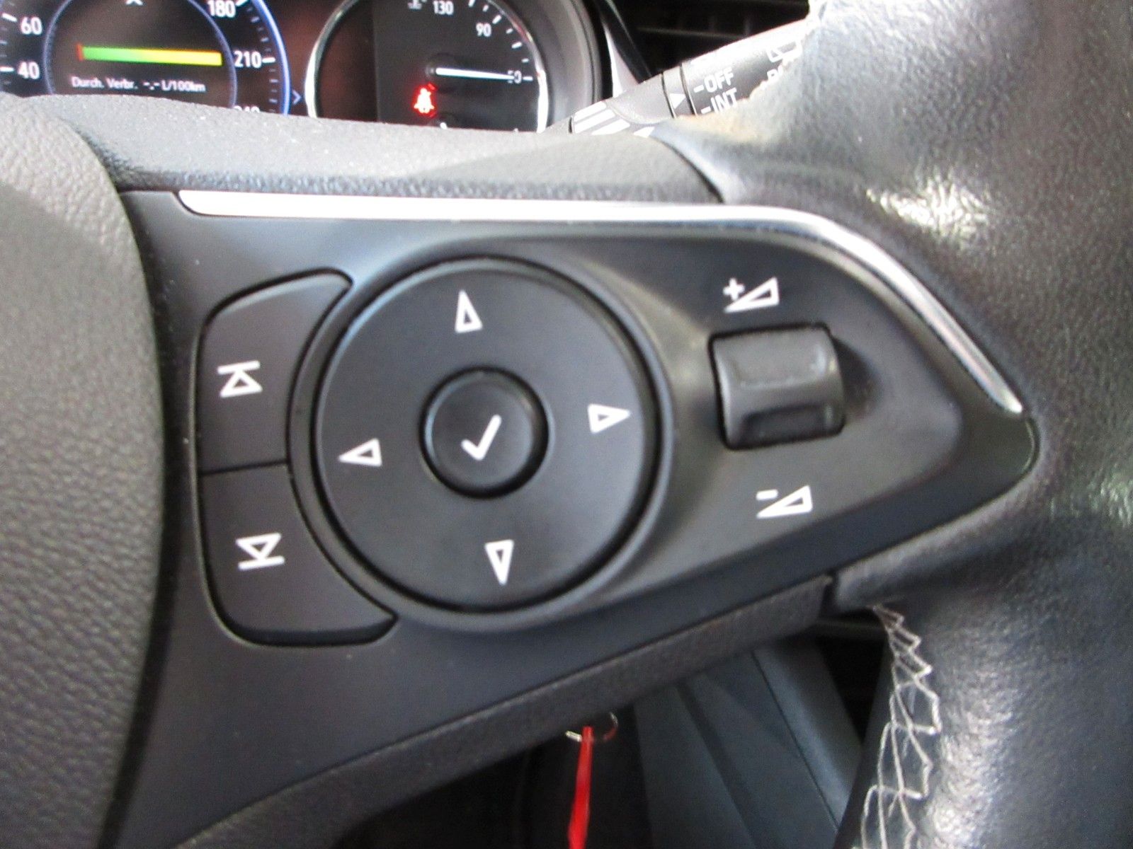 Fahrzeugabbildung Opel Insignia B 2.0D ST LED/NAVI/SHZ/LHZ/AHK