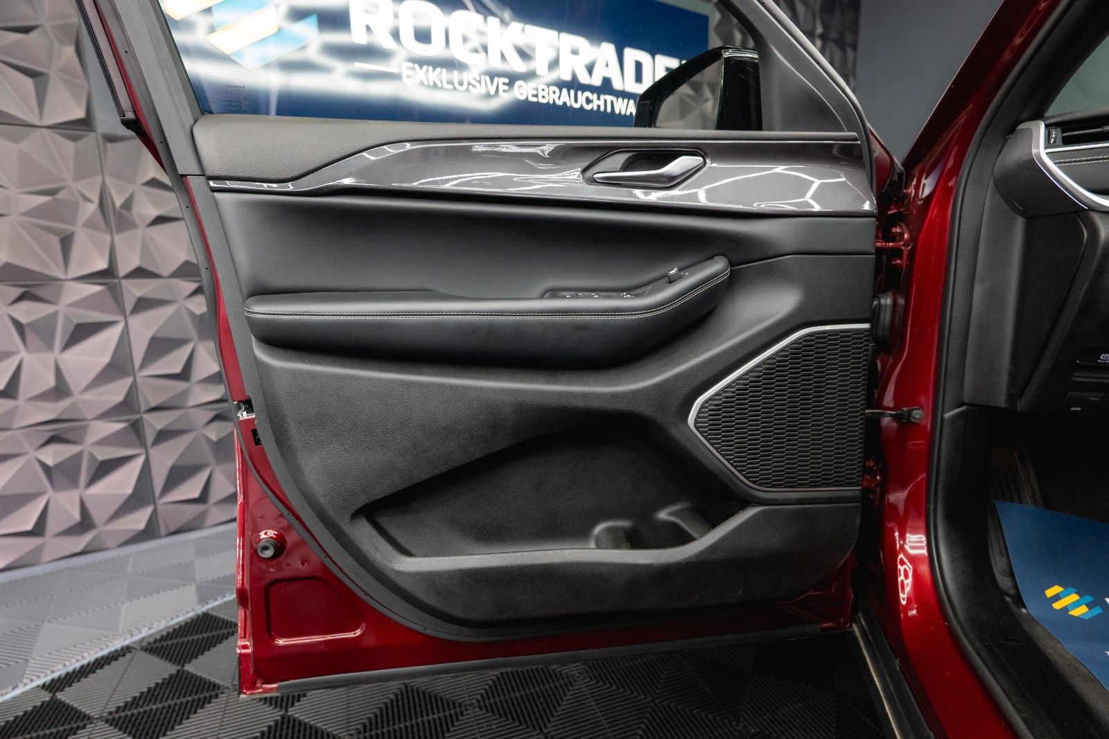 Fahrzeugabbildung Jeep Grand Cherokee 3.6 4x4 Altitude L ACC Kamera 19%