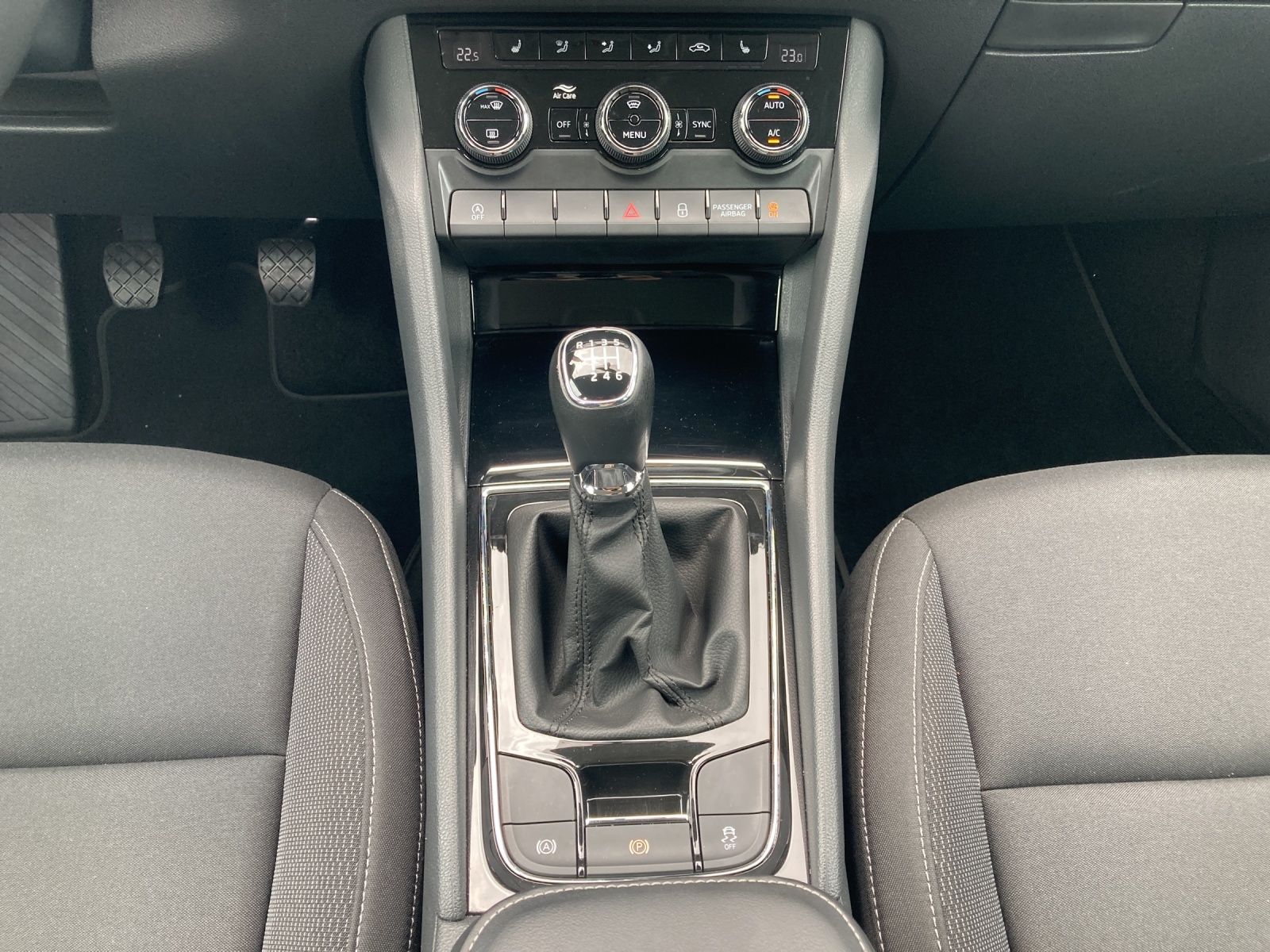 Fahrzeugabbildung SKODA Karoq TSI Ambition