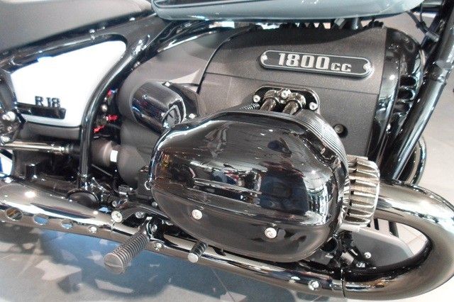 Fahrzeugabbildung BMW R18 mit Blacked-Out-Paket