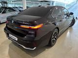 BMW 740 d xDrive M Sport PanoSky StHzg IconGl Aktivl - BMW 7er Reihe: Limousine