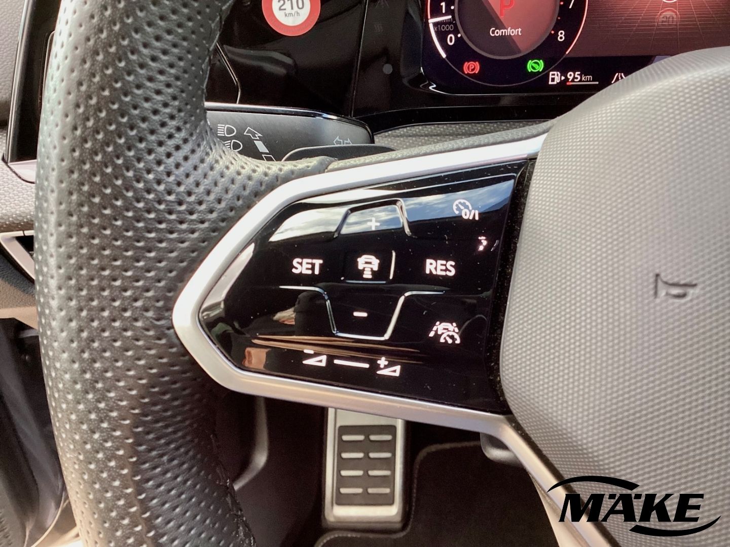 Golf R-Line 1.5 eTSI DSG ACC IQ.L NAV RFK