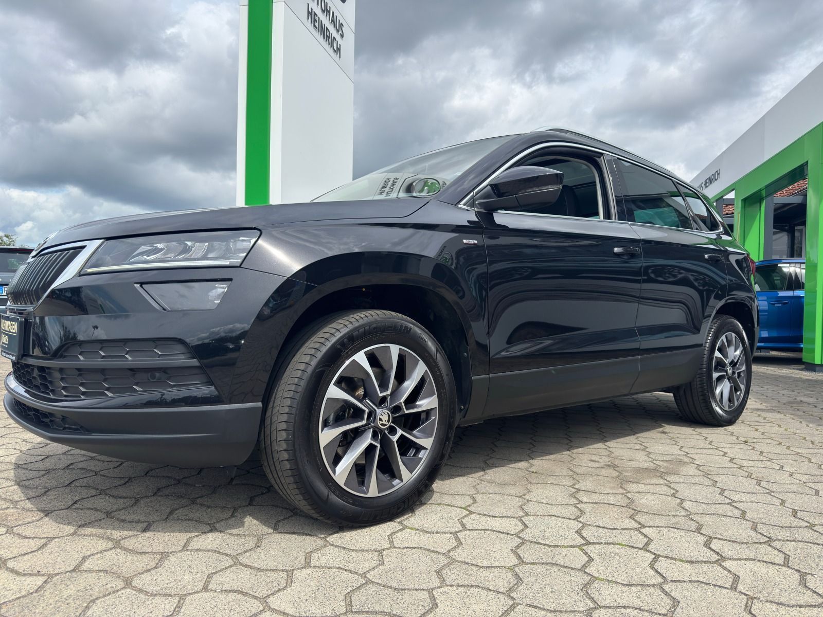 Fahrzeugabbildung SKODA Karoq Clever 4x4 TDI DSG*AHK*StHz**Pano*eHeck