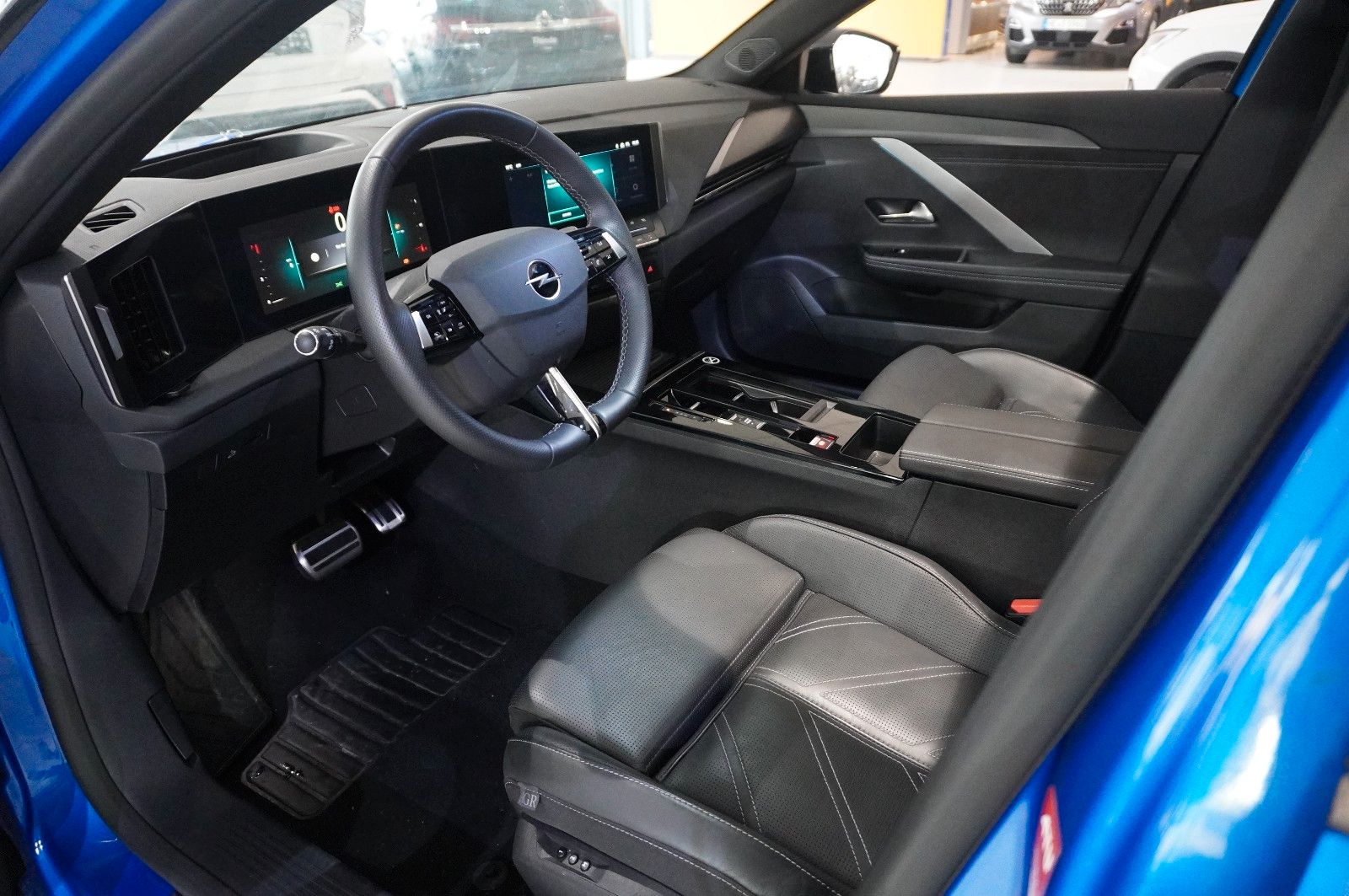 Fahrzeugabbildung Opel Astra ST 1.2T ULTIMATE NAVI/LED/PANO./SPORT/DAB+