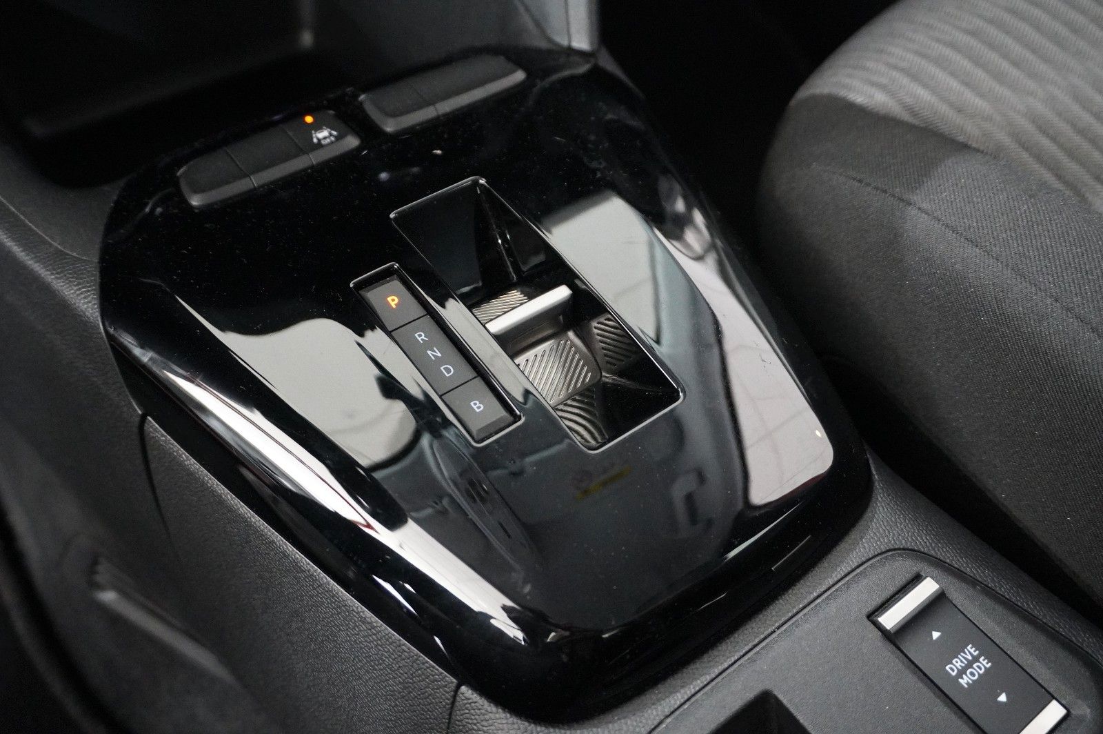 Fahrzeugabbildung Opel Corsa-e F EDITION 7KW NAVI/VIRT/TEMP/DAB/WÄRMEP.