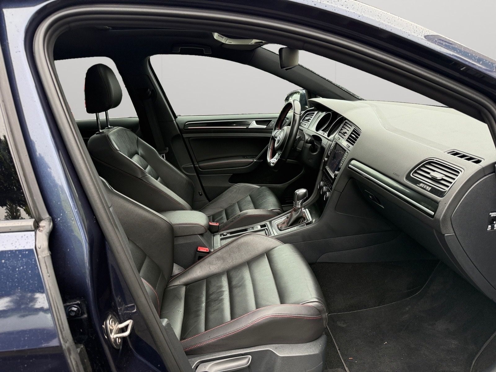 Fahrzeugabbildung Volkswagen Golf VII Lim. GTI BMT*Pano*Leder*Standheizung*