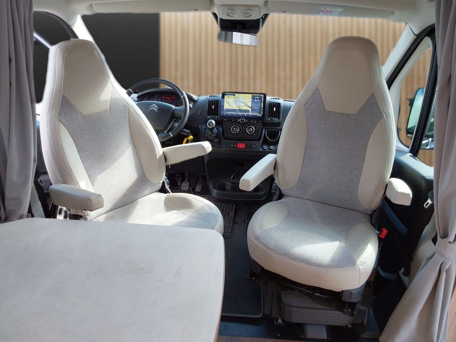 Fahrzeugabbildung Carado V 337 SAT, TV, Markise