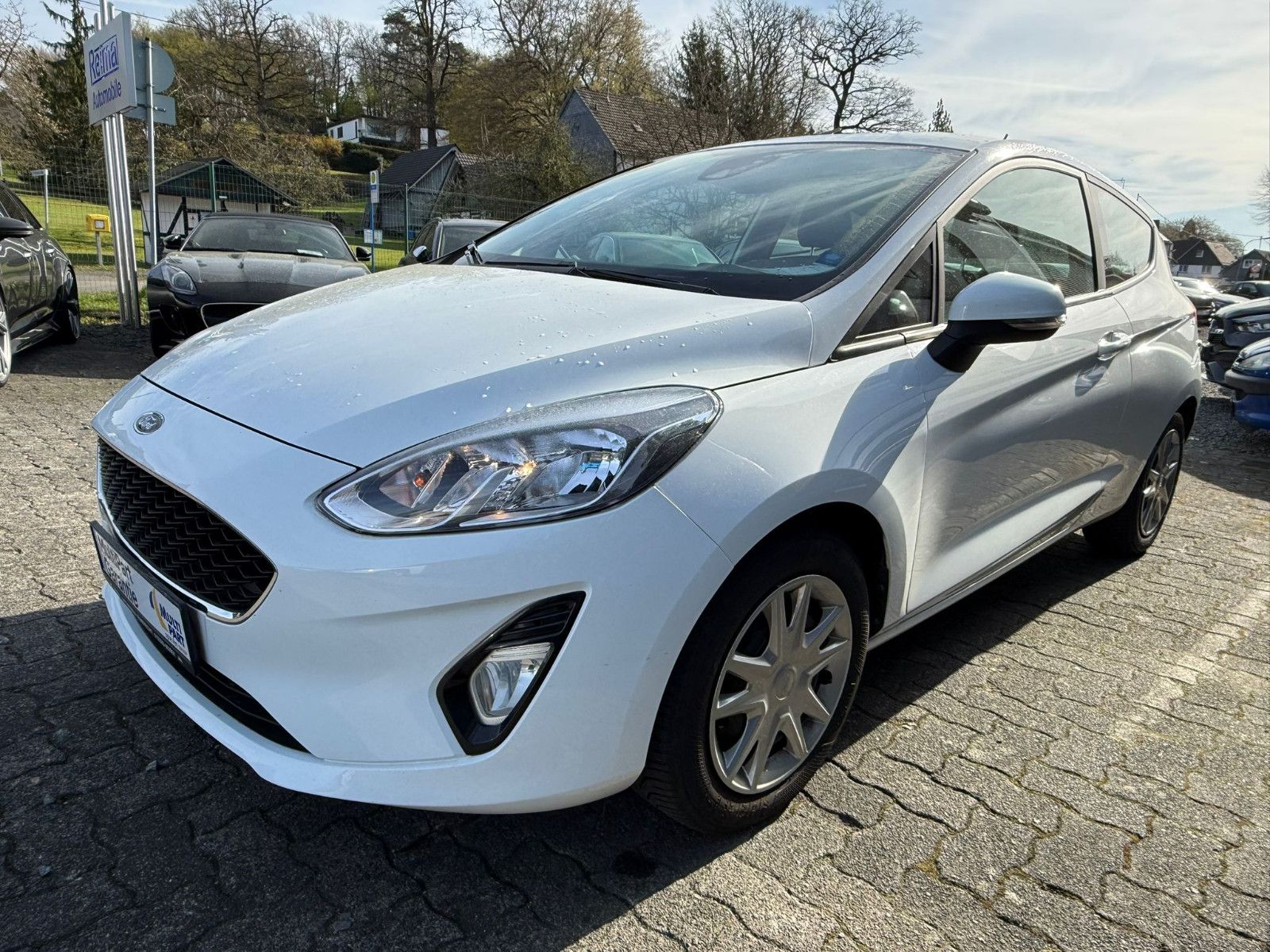 Fahrzeugabbildung Ford Fiesta 1,1i Cool & Connect, Klima, PDC