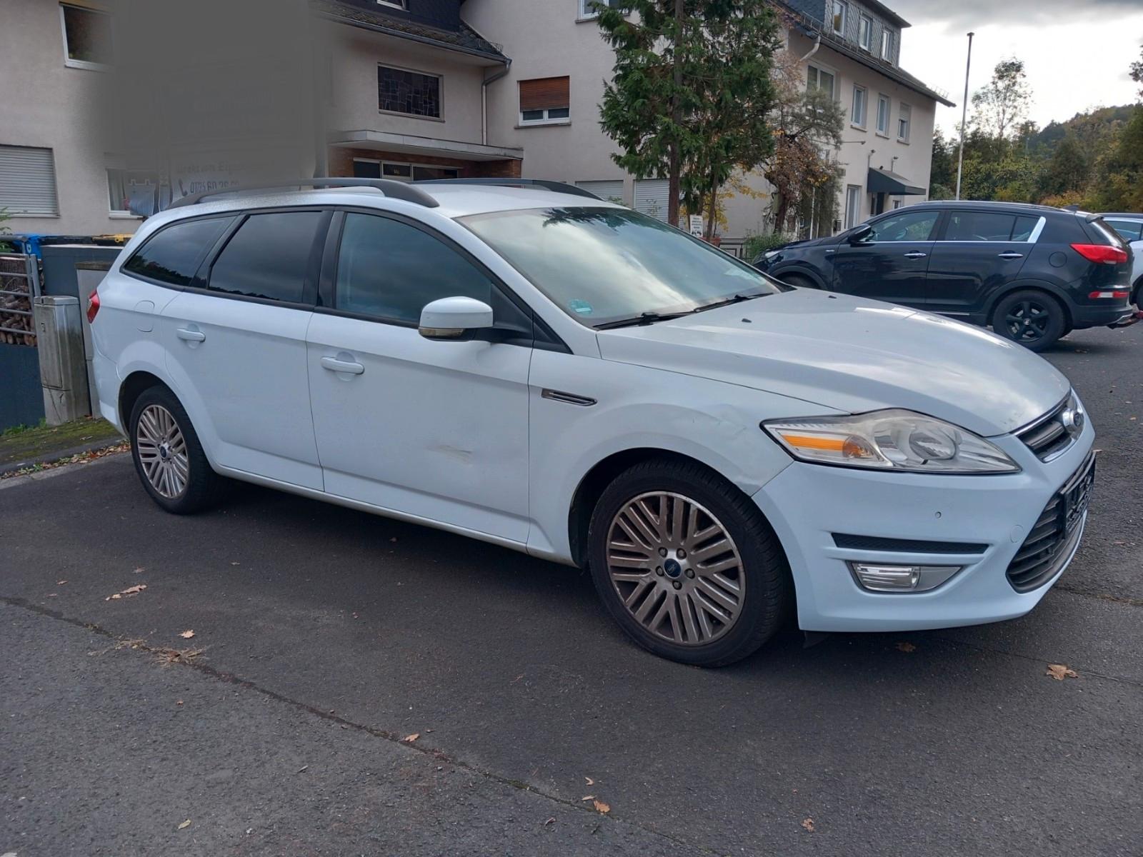 Ford Mondeo 2011 — interior