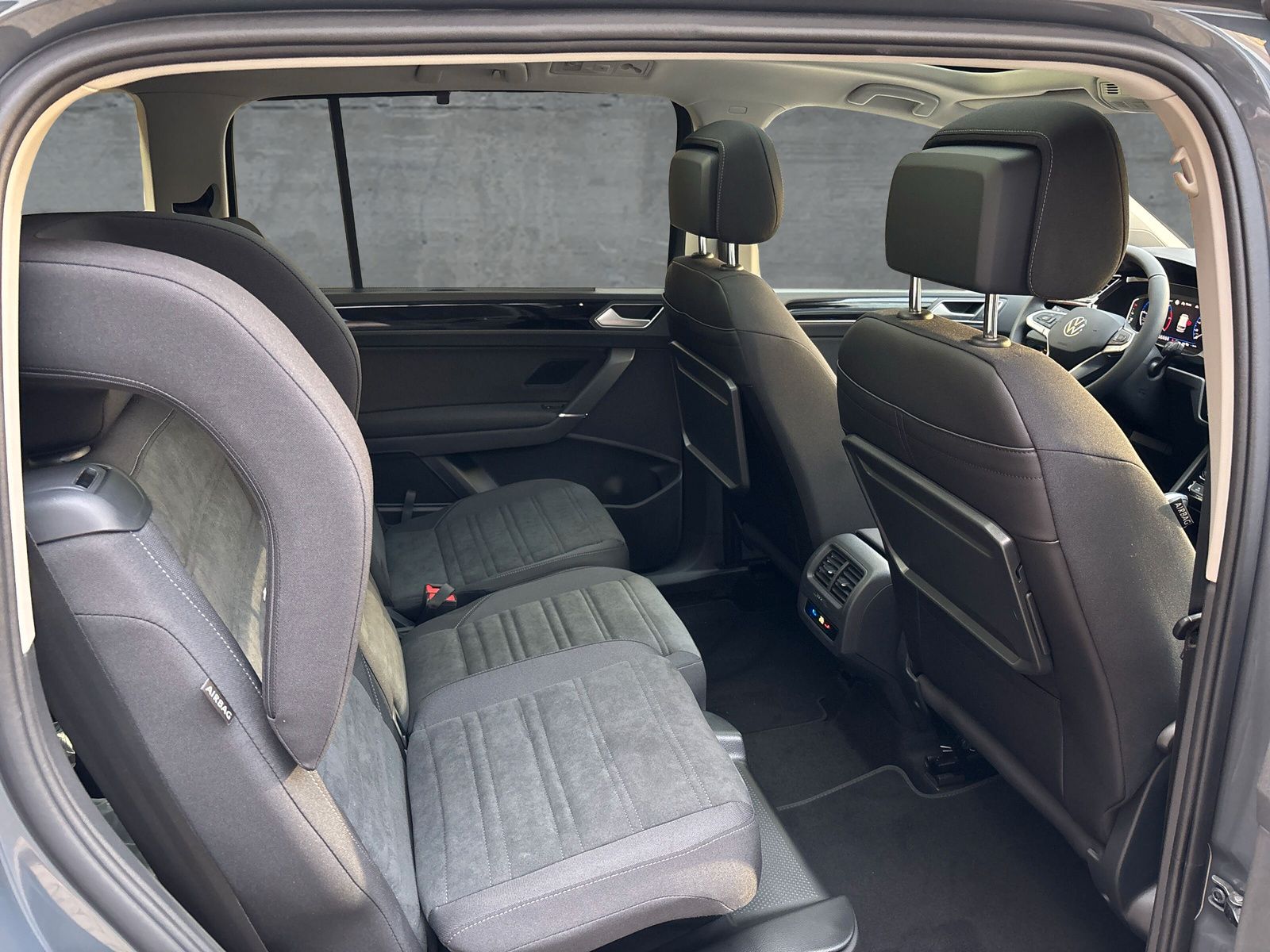 Fahrzeugabbildung Volkswagen Touran 2.0 TDI Highline Keyless Pano Kamera AHK