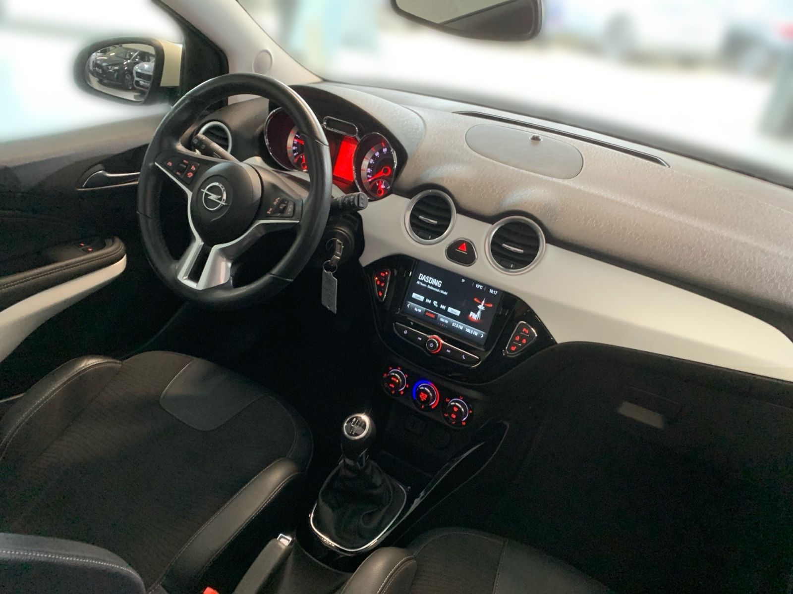 Fahrzeugabbildung Opel Adam 1.4 Open Air 120 Jahre S/S