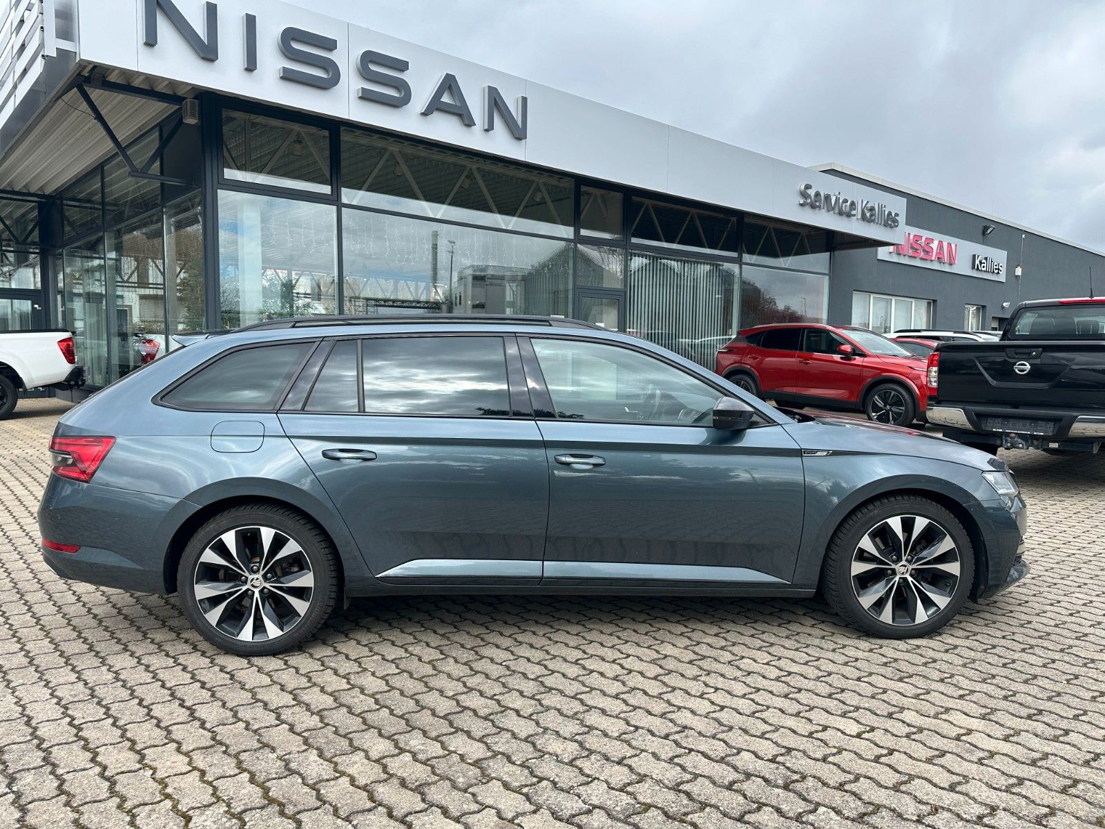 Fahrzeugabbildung SKODA Superb Combi Sportline 4x4
