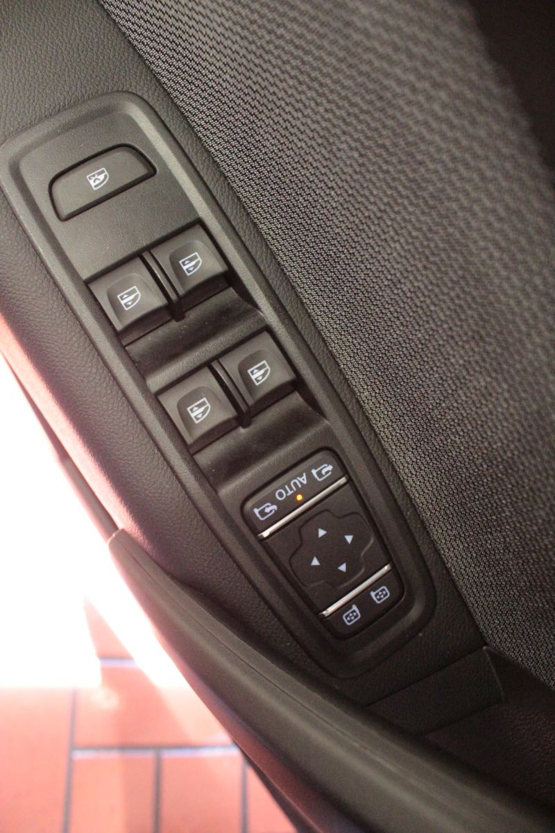Fahrzeugabbildung Renault Kangoo Tce 130 EDC Techno*Sitzhzg*