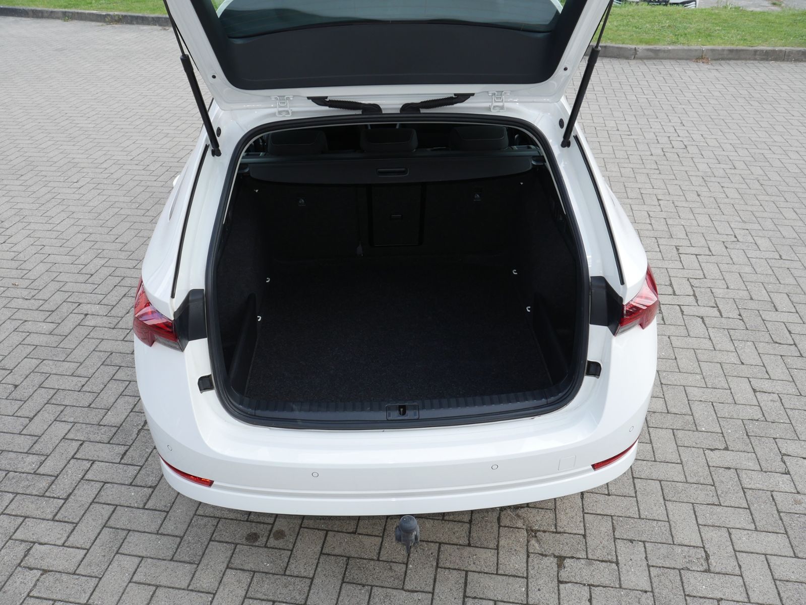 Skoda Octavia Combi 2.0 TDI Ambition DSG NAVI TEMPOMAT foto 14