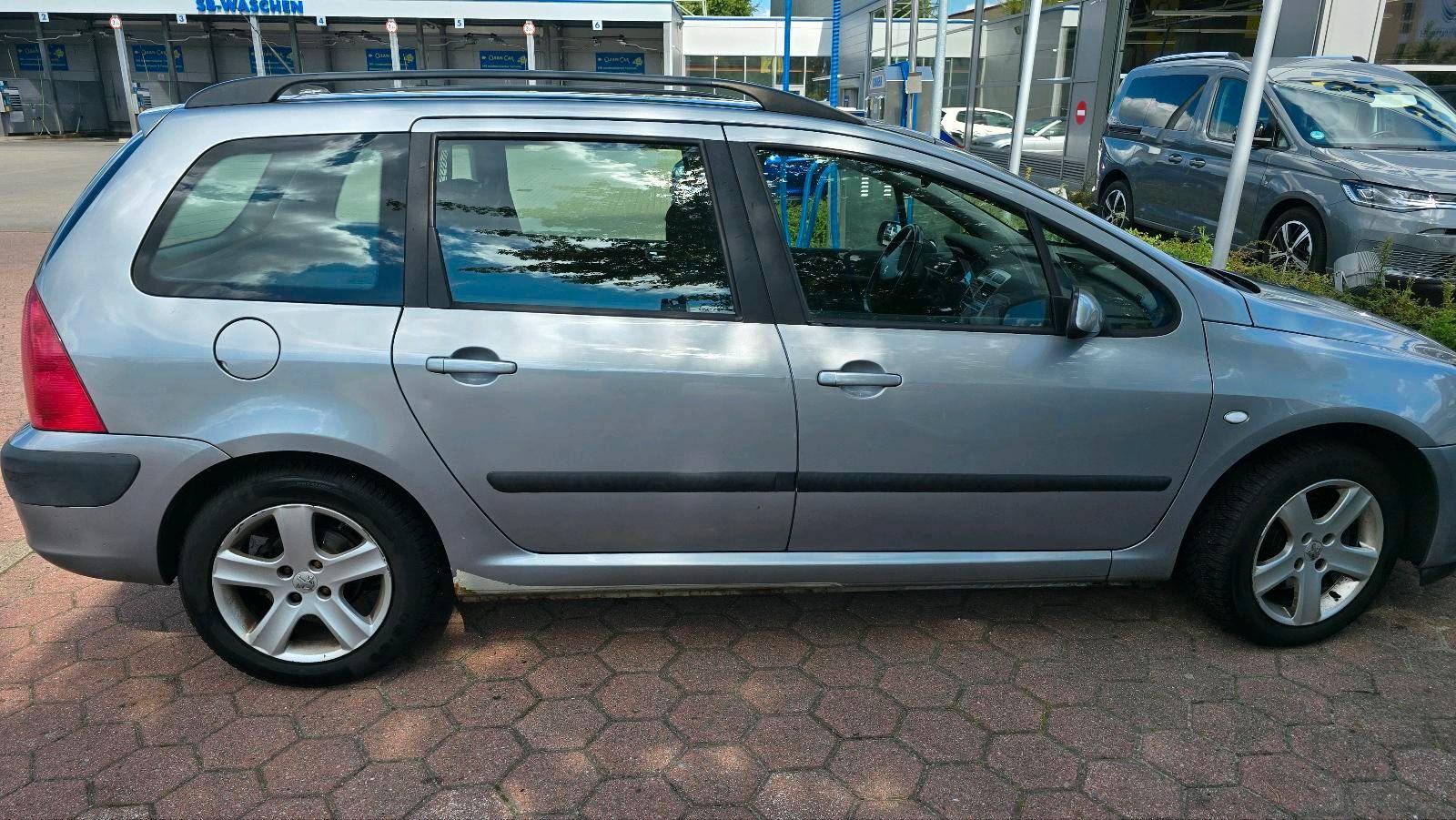 Peugeot 307 2005 — rear view