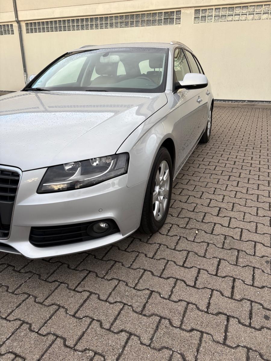 Audi A4 2010 — rear view