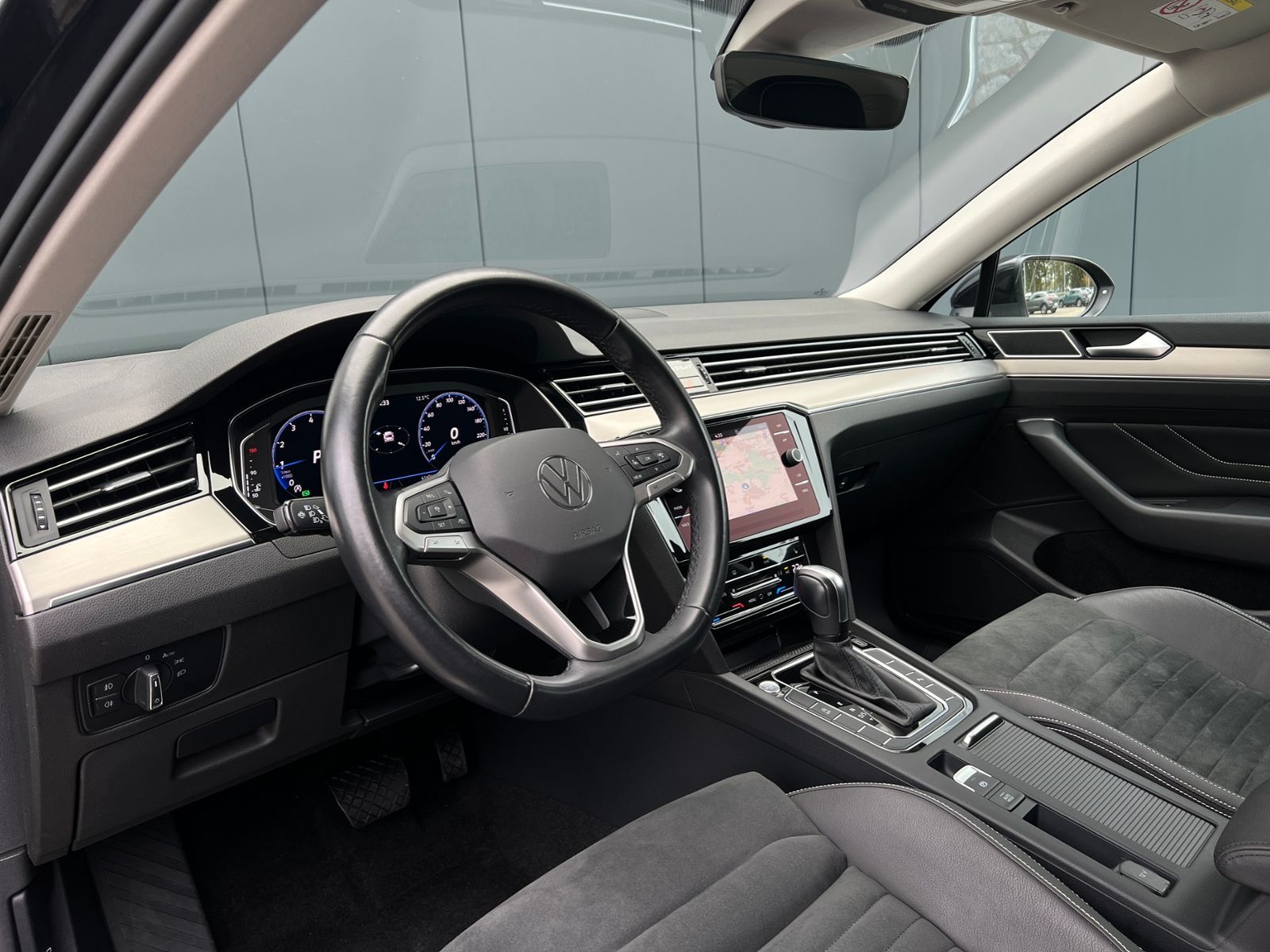 Fahrzeugabbildung Volkswagen Passat Variant Elegance 1.5 TSI DSG *LED, Digita