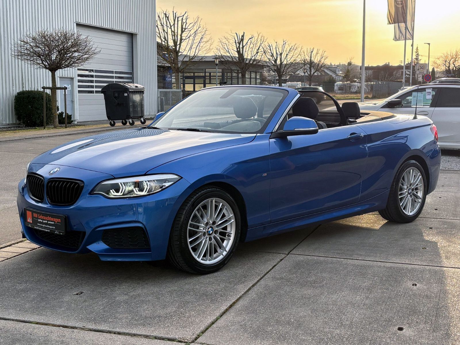 Fahrzeugabbildung BMW 218i Cabrio M-Sport LED PDC SHZ NAV H&K BT LHZ