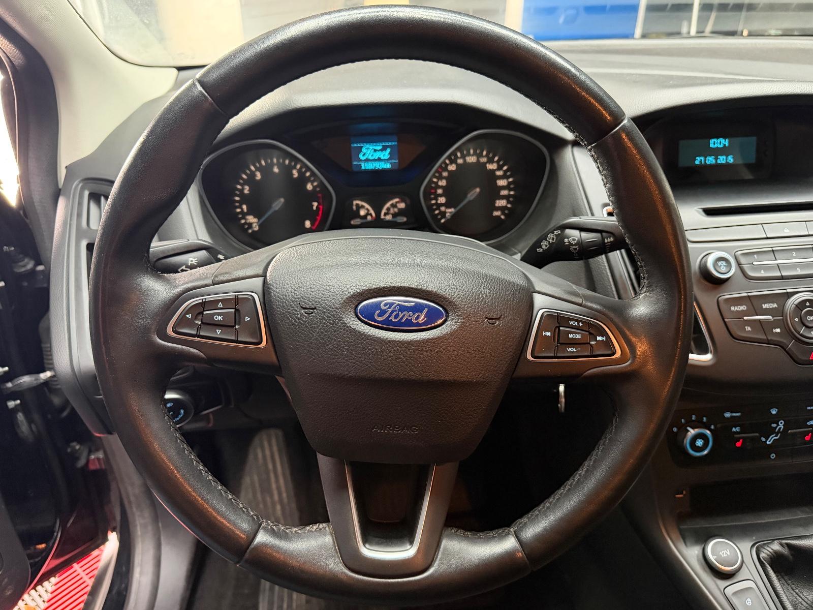 Ford Focus 2015 — photo 8