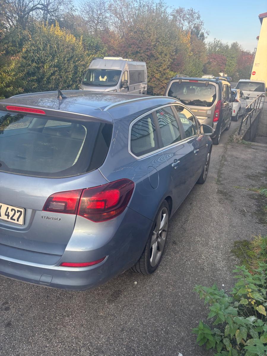 Opel Astra 2010 — photo 6