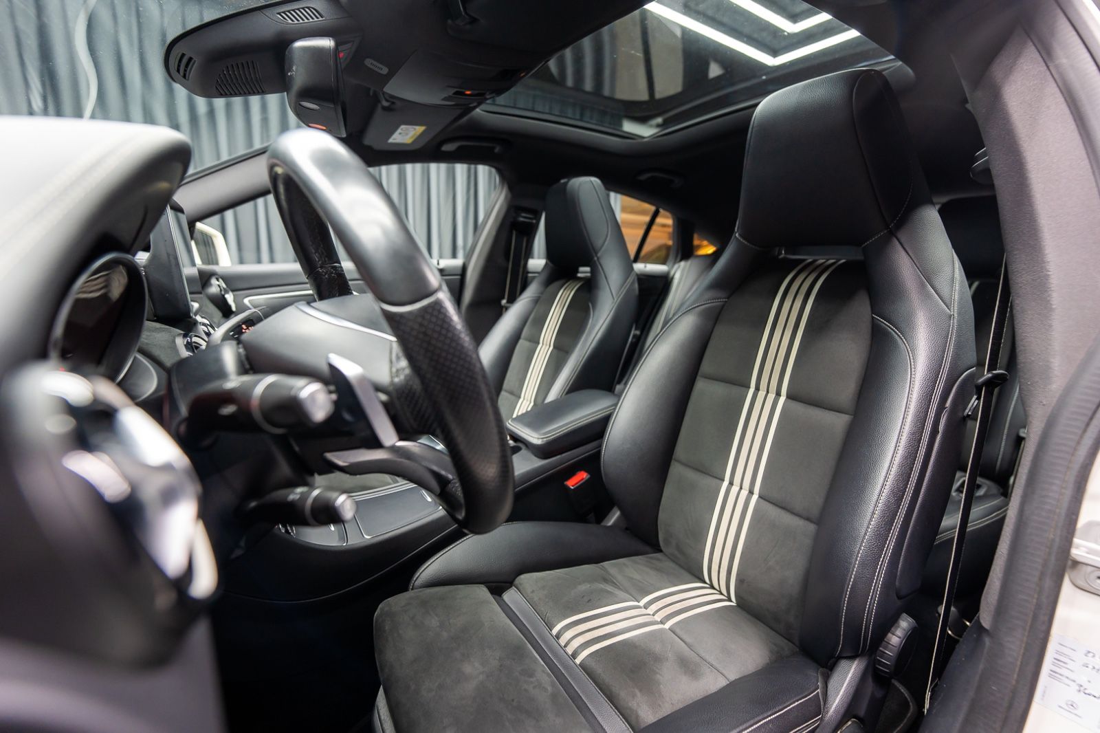 Fahrzeugabbildung Mercedes-Benz CLA 180 Shooting*AMG*Panorama*Keyless*PEAK*BSNS*