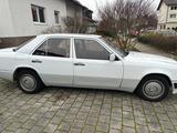 Mercedes-Benz E 300 - Mercedes-Benz E 300 aus 1990