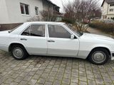 Mercedes-Benz E 300 - Mercedes-Benz E 300 aus 1990