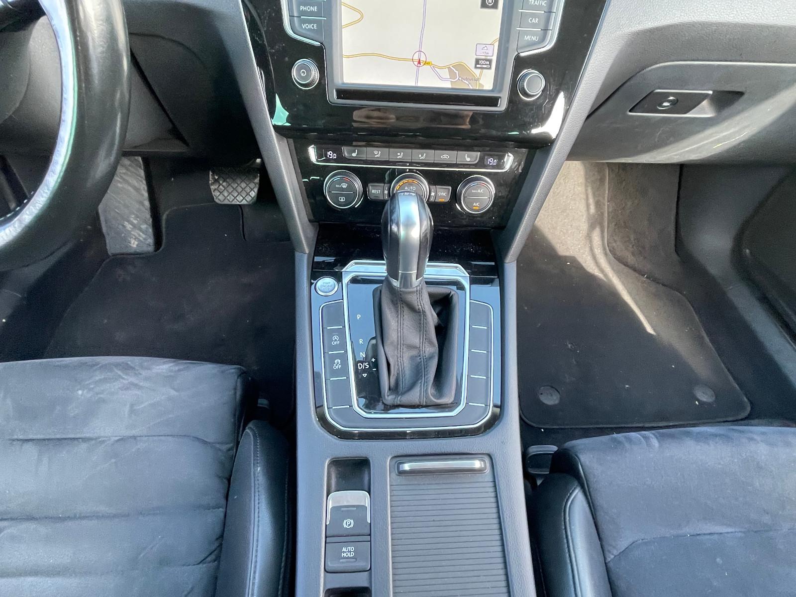 Volkswagen Passat 2015 — photo 30