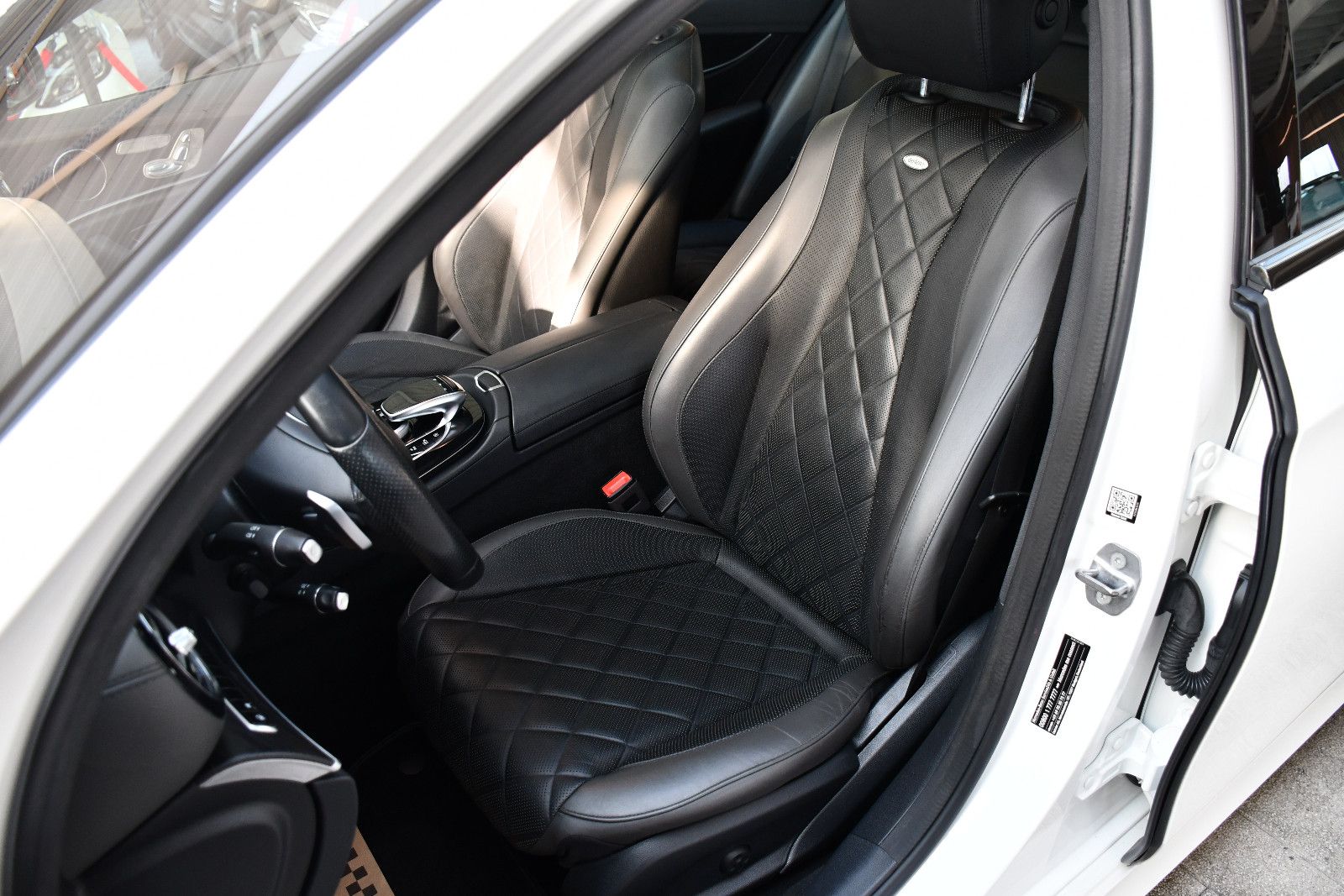 Mercedes-Benz E220d Designo AMG-Line Distronic 360° Ahk 1.Hand foto 10