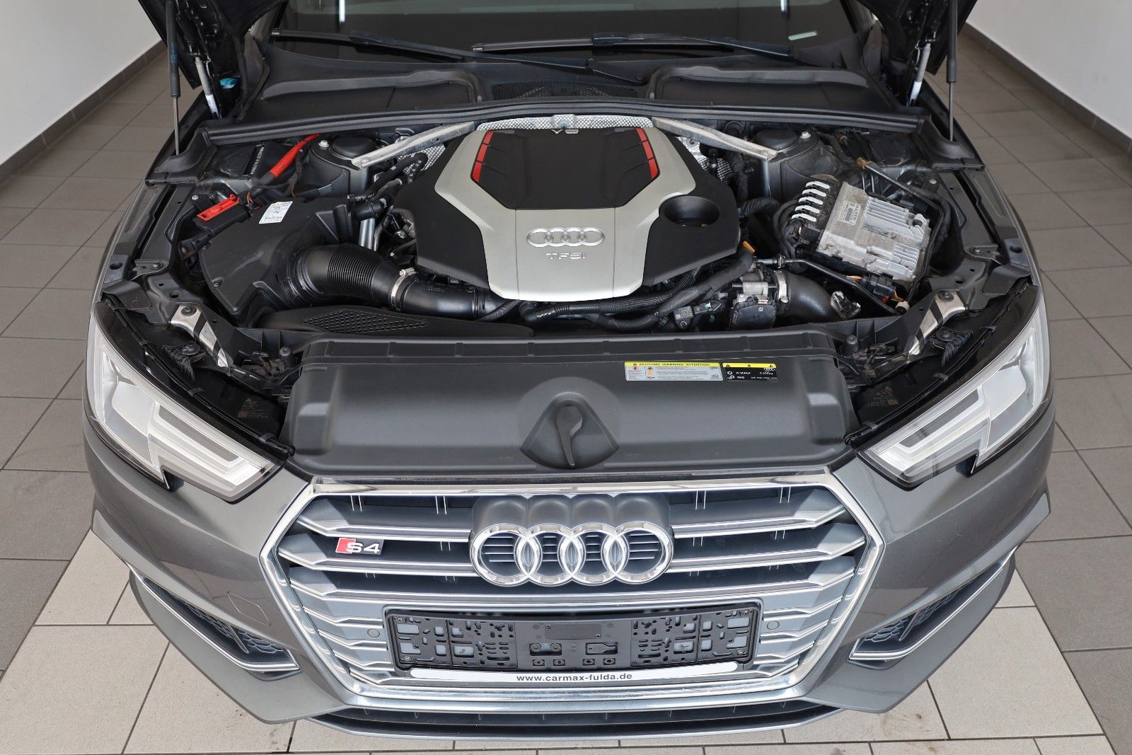 Fahrzeugabbildung Audi S4 Avant 3.0 TFSI quattro TLeder,Navi,Kamera,AHK