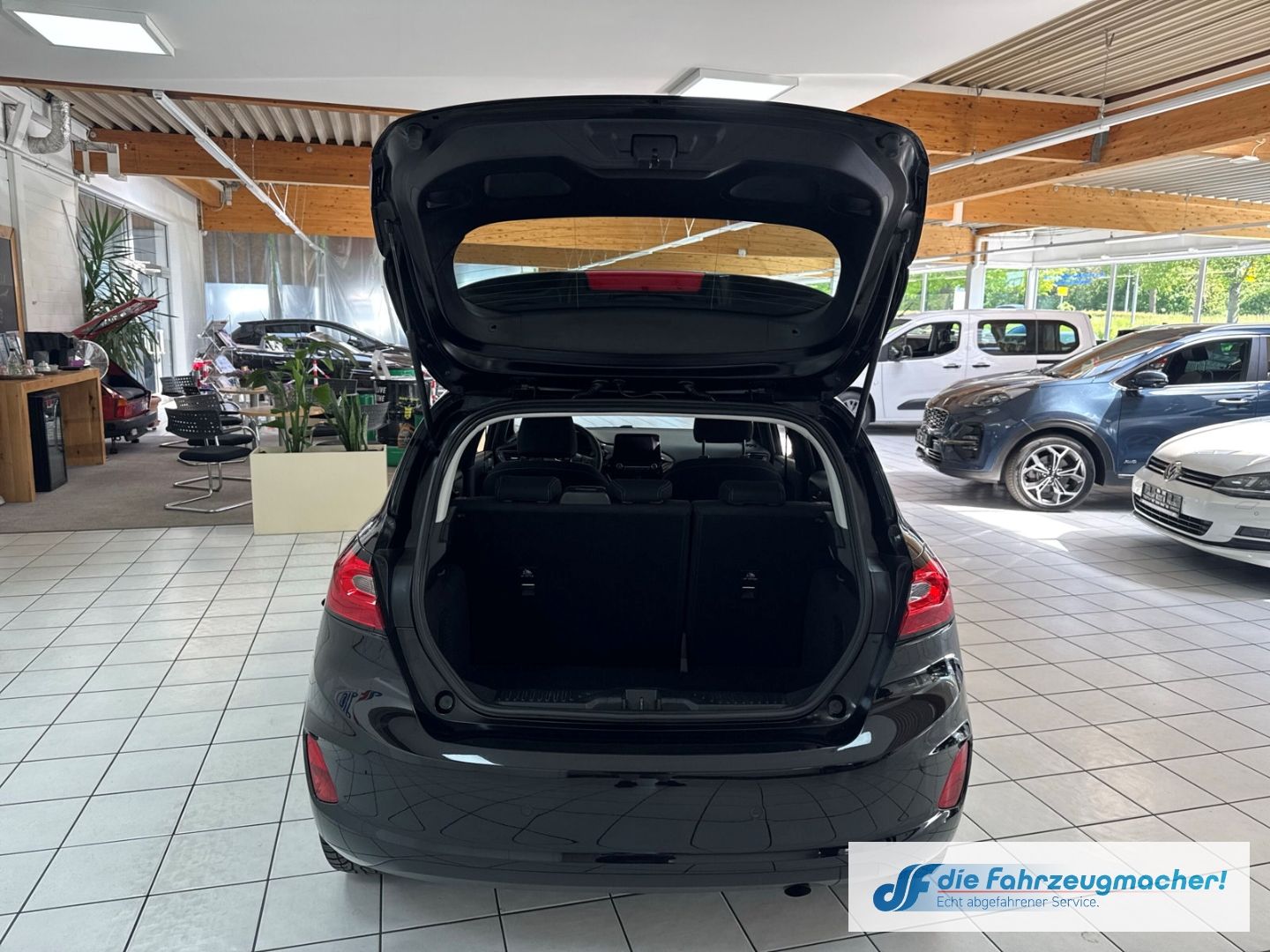 Fahrzeugabbildung Ford Fiesta Titanium Navi LED Blendfreies Fernl. Kurv