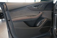 AUDI RSQ8 performance | Pano | 305 km/h | Nimbusgrau AUDI RSQ8 performance | Pano | 305 km/h | Nimbusgrau