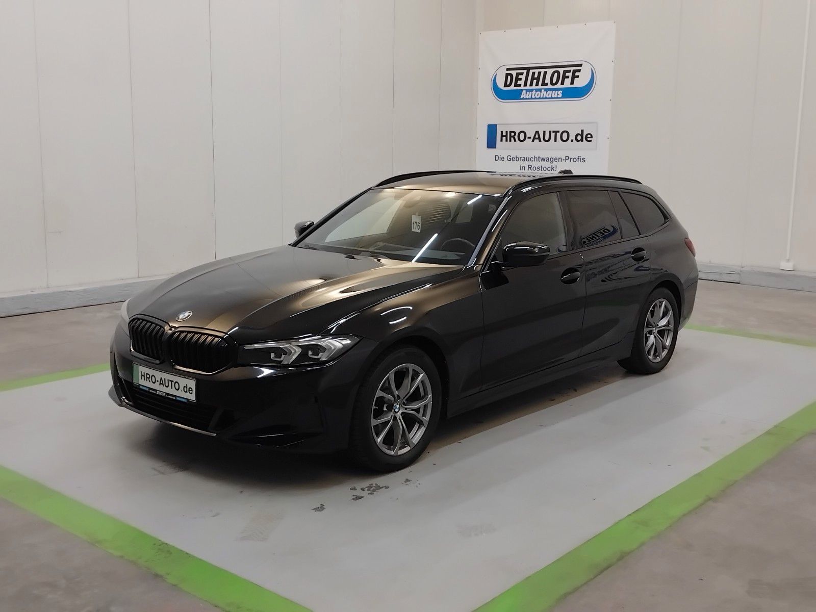 BMW 318 (02/2023, Benzin)