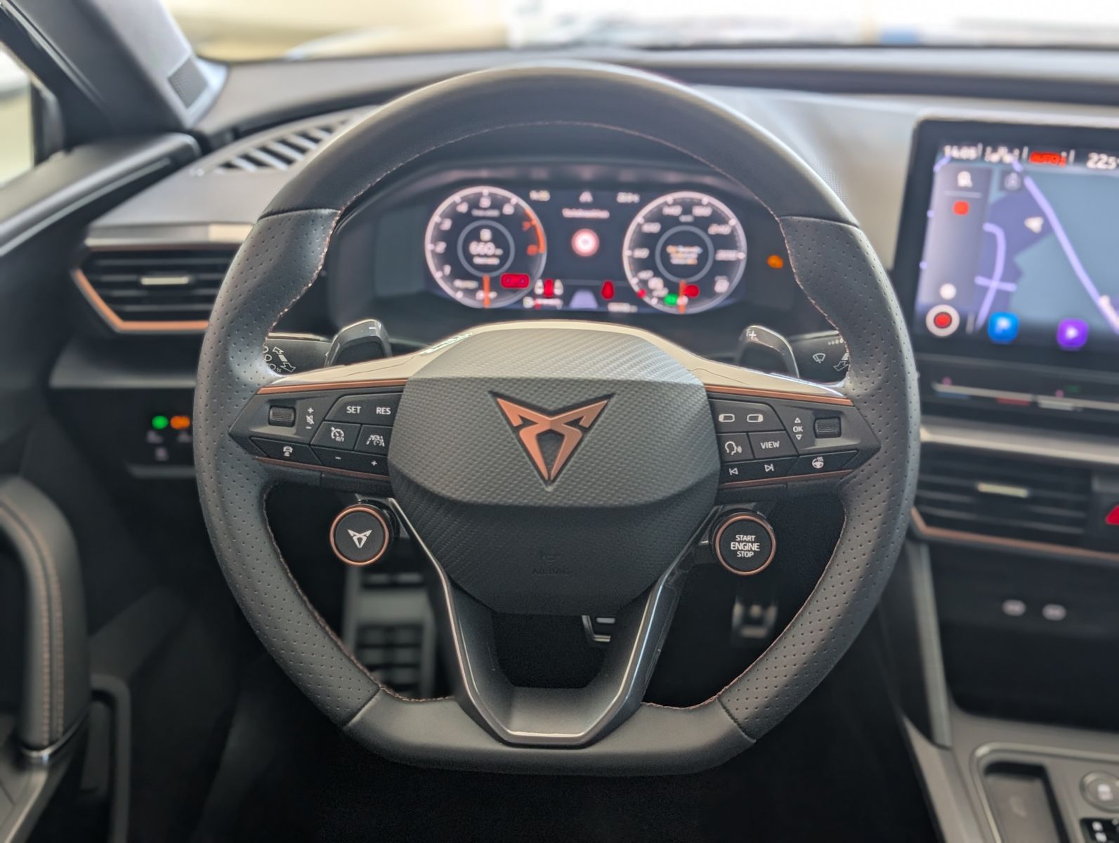 Fahrzeugabbildung CUPRA Leon VZ 4Drive ACC MATRIX-LED KAM PANO CARPLAY