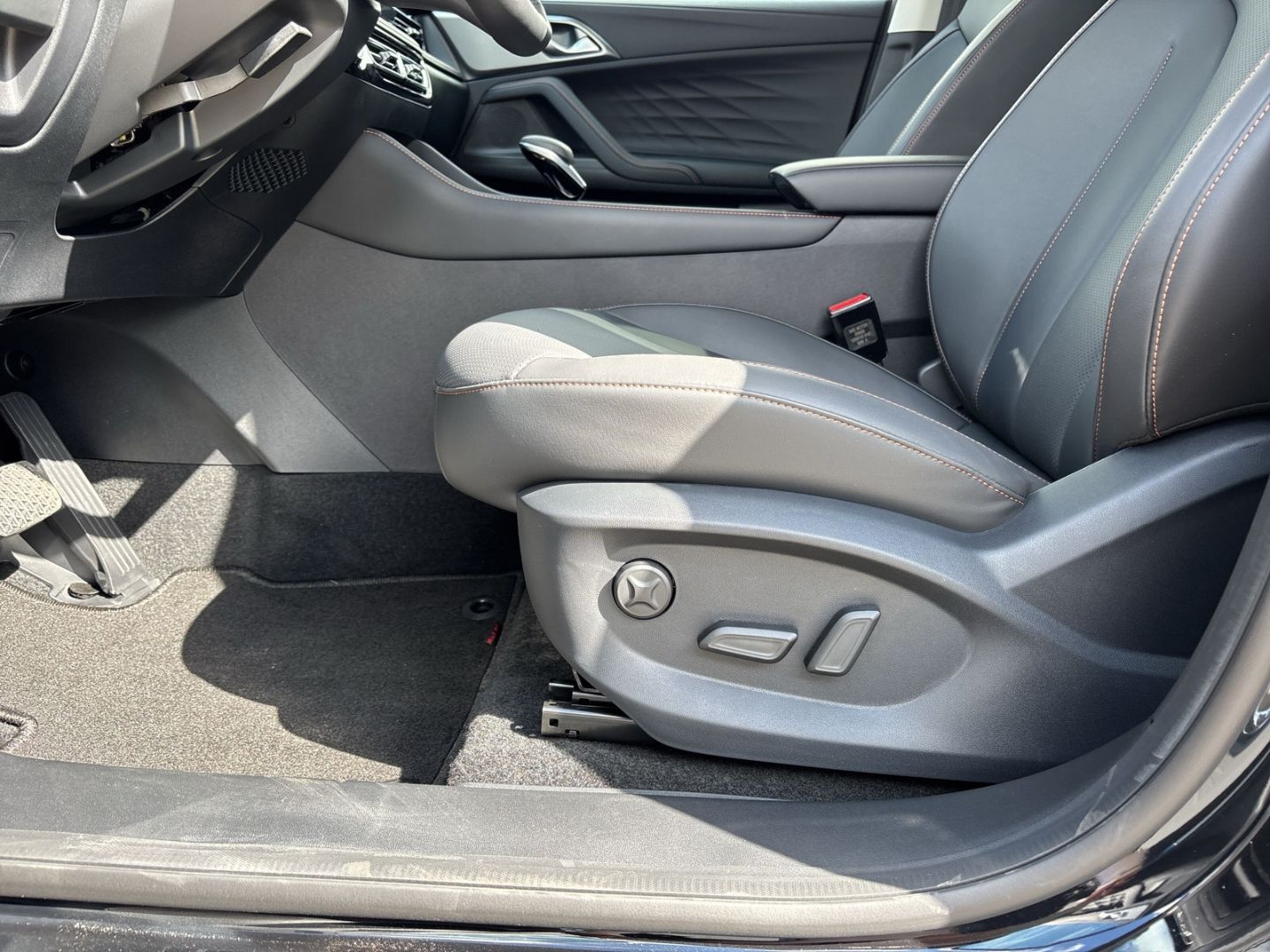 Fahrzeugabbildung MG HS Hybrid+ Luxury MY25.5  TOP FINANZ*  Angebot