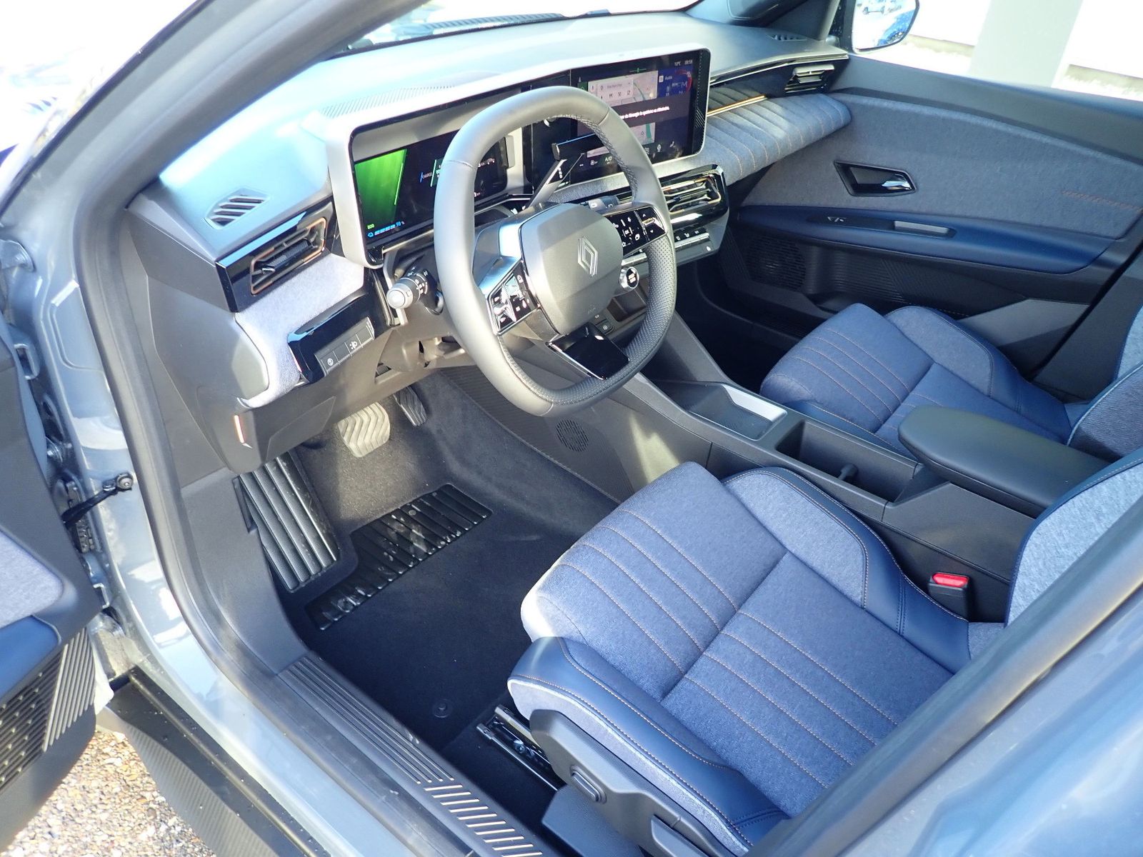 Fahrzeugabbildung Renault R 4 E-Tech elektrisch Techno 150 Comfort Range