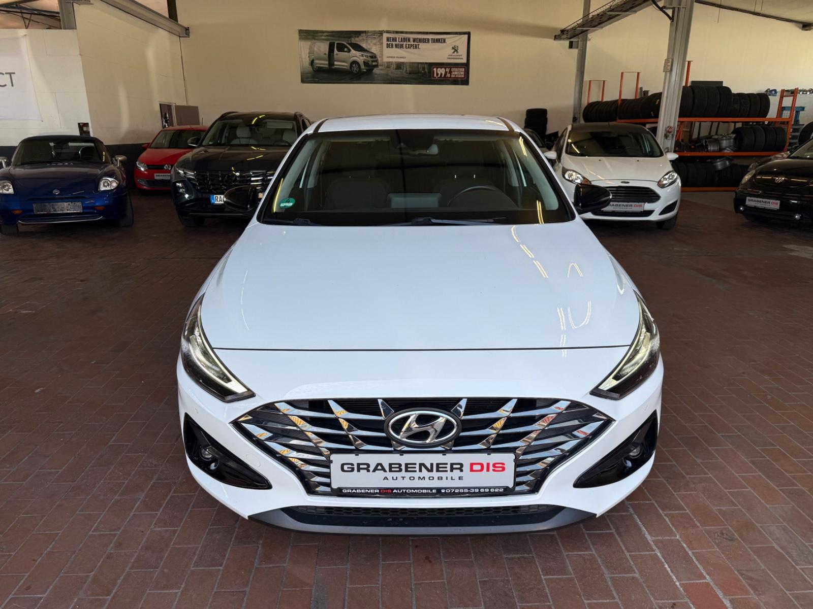 Hyundai i30 Intro Edition 1.5 FACELIFT NAVI LED AHK WLAN