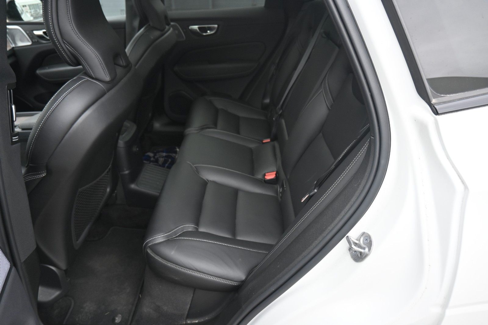 Fahrzeugabbildung Volvo XC60 T8 PHEV Ultimate Dark*LUFT*360°*ACC*AHK*