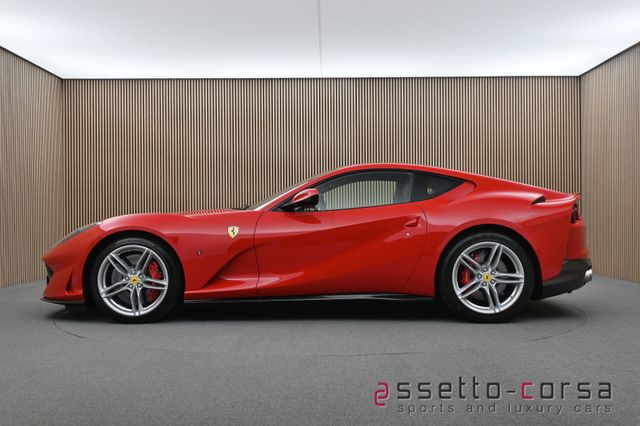 FERRARI 812