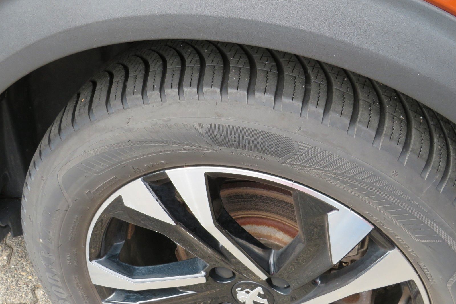 Fahrzeugabbildung Peugeot 2008-E ALLURE APP-CONNECT PDC GRA TELVOR 1.Hd