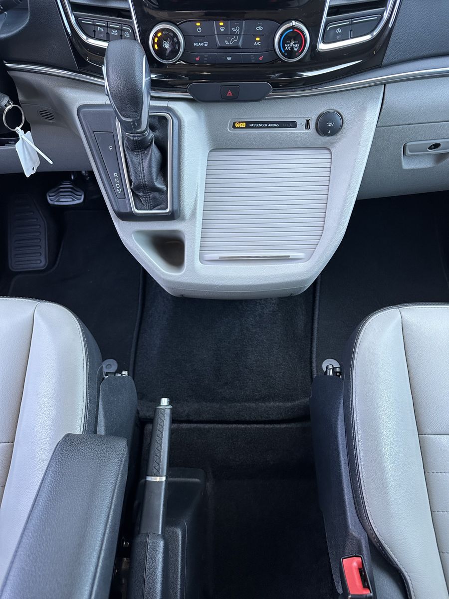 Fahrzeugabbildung Ford Tourneo Custom 320 L2H1 Titanium NAV+XEN+KAMERA