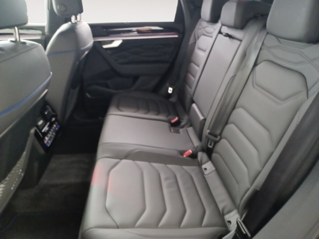 Fahrzeugabbildung Volkswagen Touareg R 3.0 V6 e-Hybrid 0,5% Steuervorteil