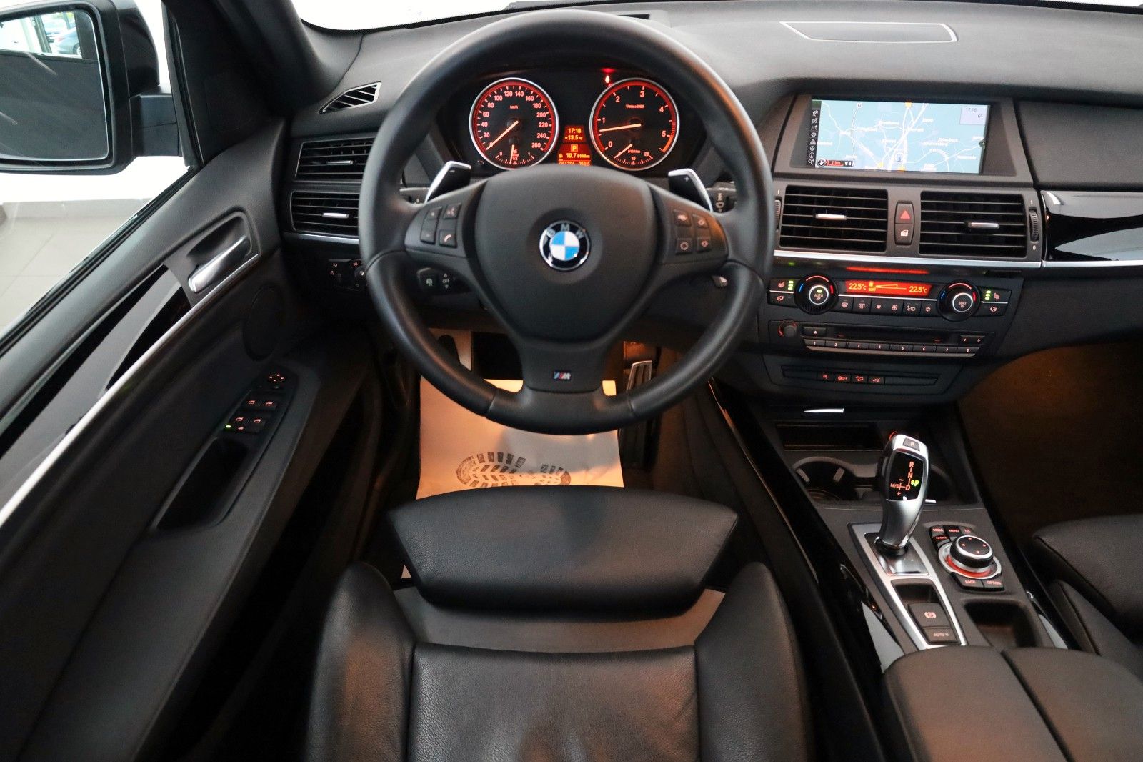 Fahrzeugabbildung BMW X5 xDrive40d,Edition M Sport,HUD,Kamera,Stand+WR