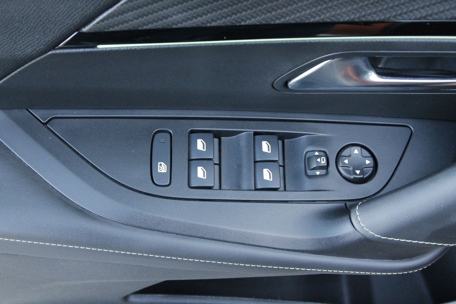 Fahrzeugabbildung Peugeot 2008 (P1) GT PureTech