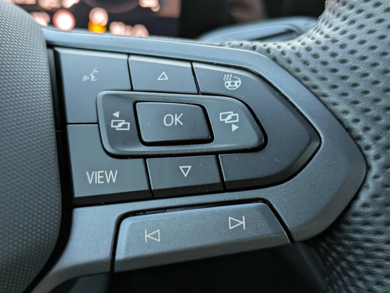 Fahrzeugabbildung Volkswagen Tayron 2.0 TDI 4M R-Line BLACK*7S*IQ-L.*PANO*HUD