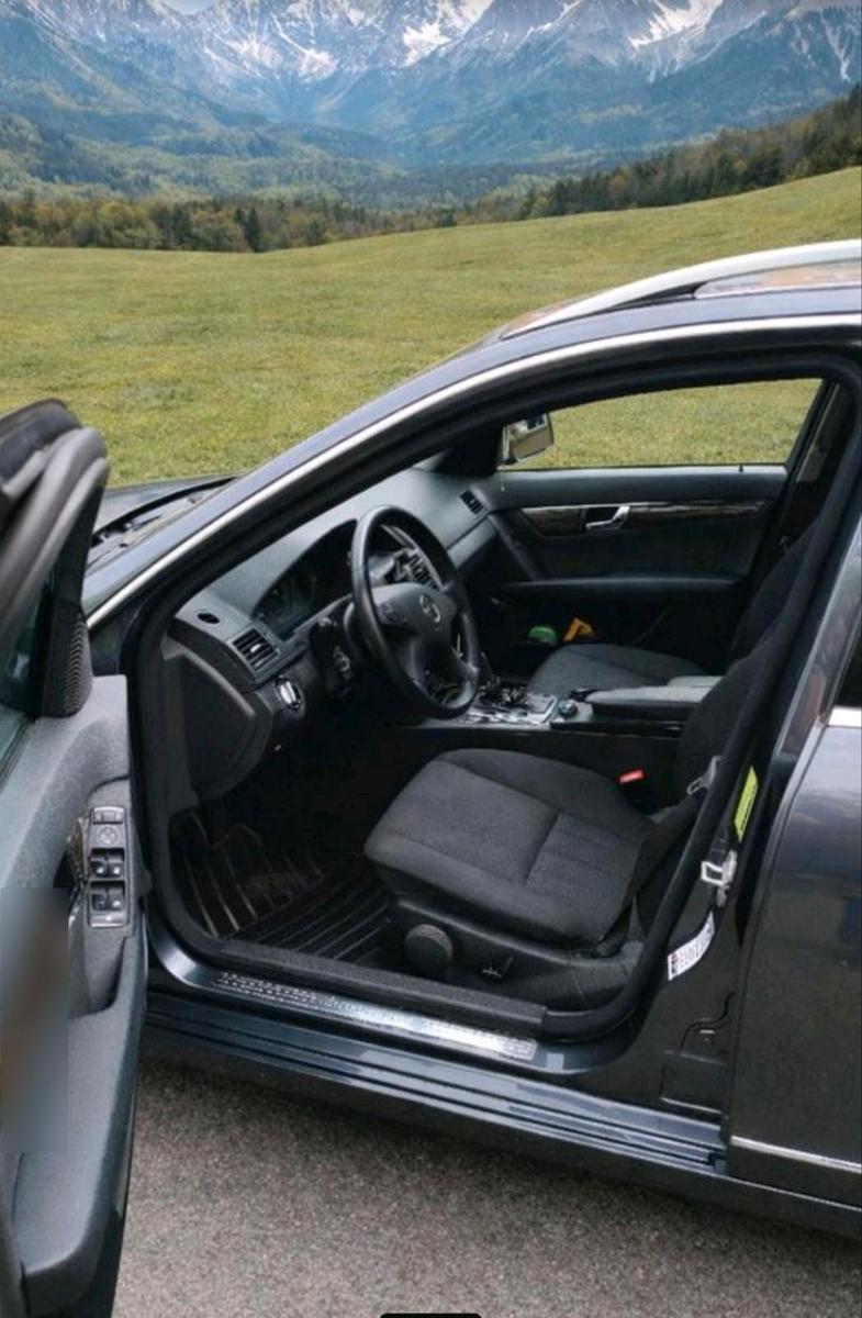 Mercedes-Benz C180 2008 — interior