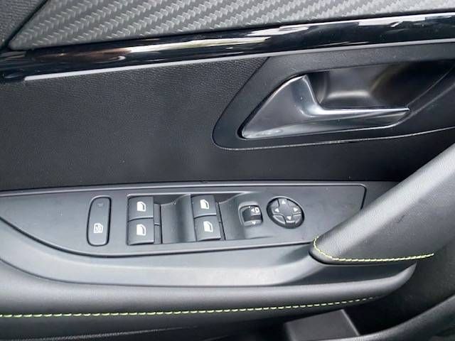 Fahrzeugabbildung Peugeot 208 GT MildHybrid 145 e-DSC6